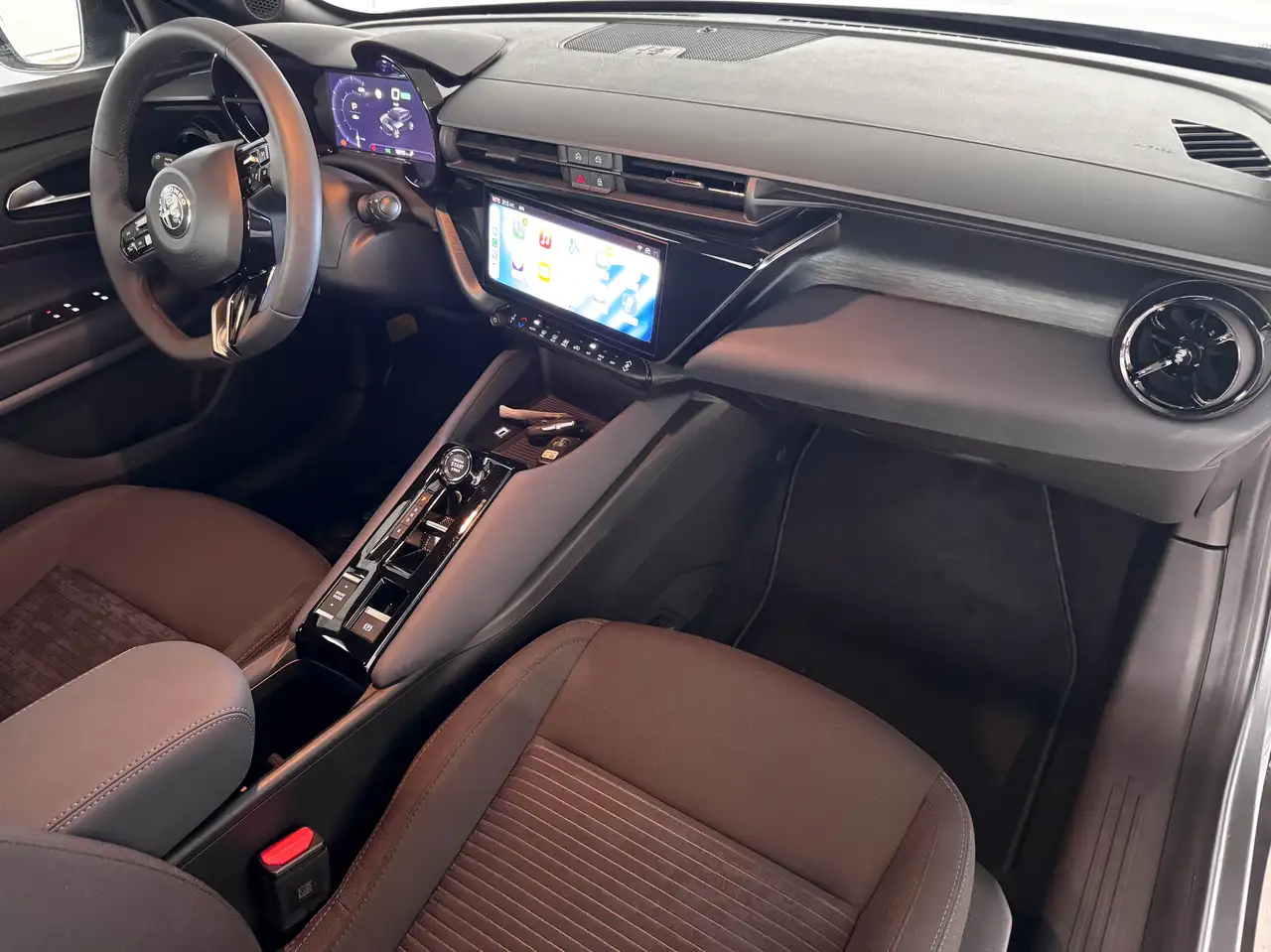 Alfa Romeo Junior 2025 — фото 10