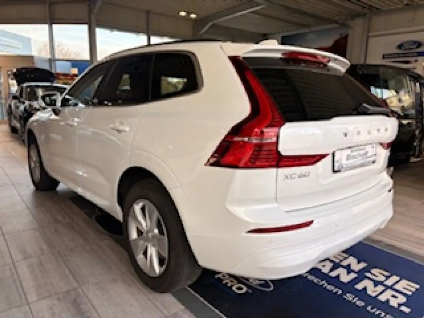 Volvo XC60 B4 B Geartronic Momentum Pro Weiß - 2
