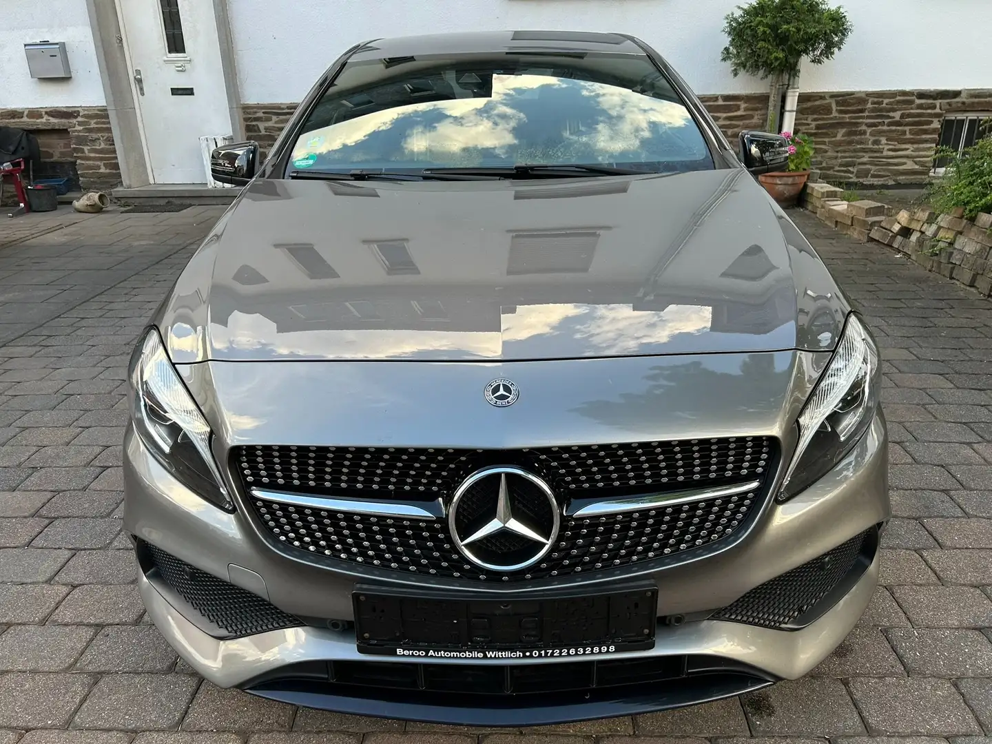 Mercedes-Benz A 180 A 180 BlueEfficiency AMG Line - 1. Hand - EURO 6 - Gris - 2