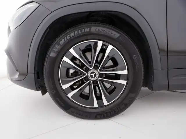 Mercedes-Benz GLA view 7