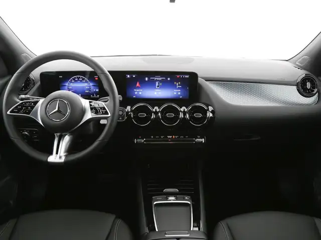 Mercedes-Benz GLA view 9
