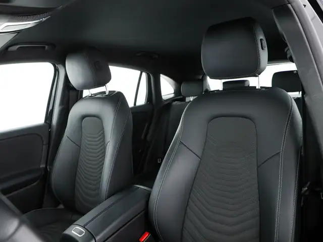Mercedes-Benz GLA view 13