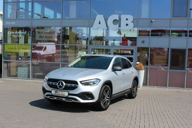 Mercedes-Benz GLA 200 7G DCT LED MBUX High End Business P. AHK
