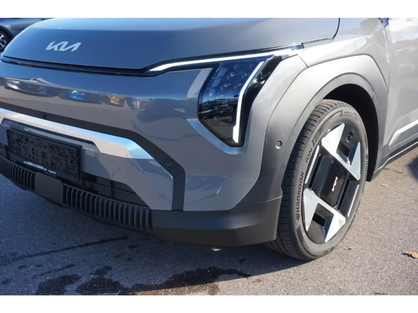 Kia EV3 58,3 kWh EARTH Navi LED Kamera ACC 19''LM DAB SHZ Grau - 2