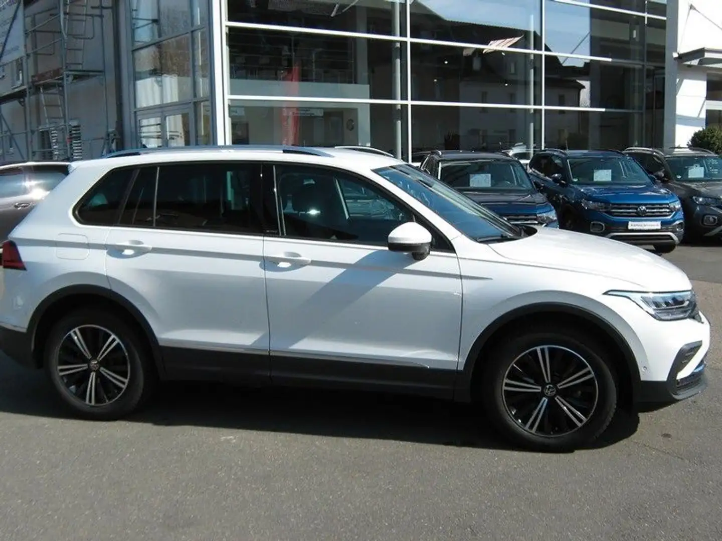 Volkswagen Tiguan 1.5 TSI DSG ACTIVE,LED,Navi,ACC,Rear View Weiß - 2