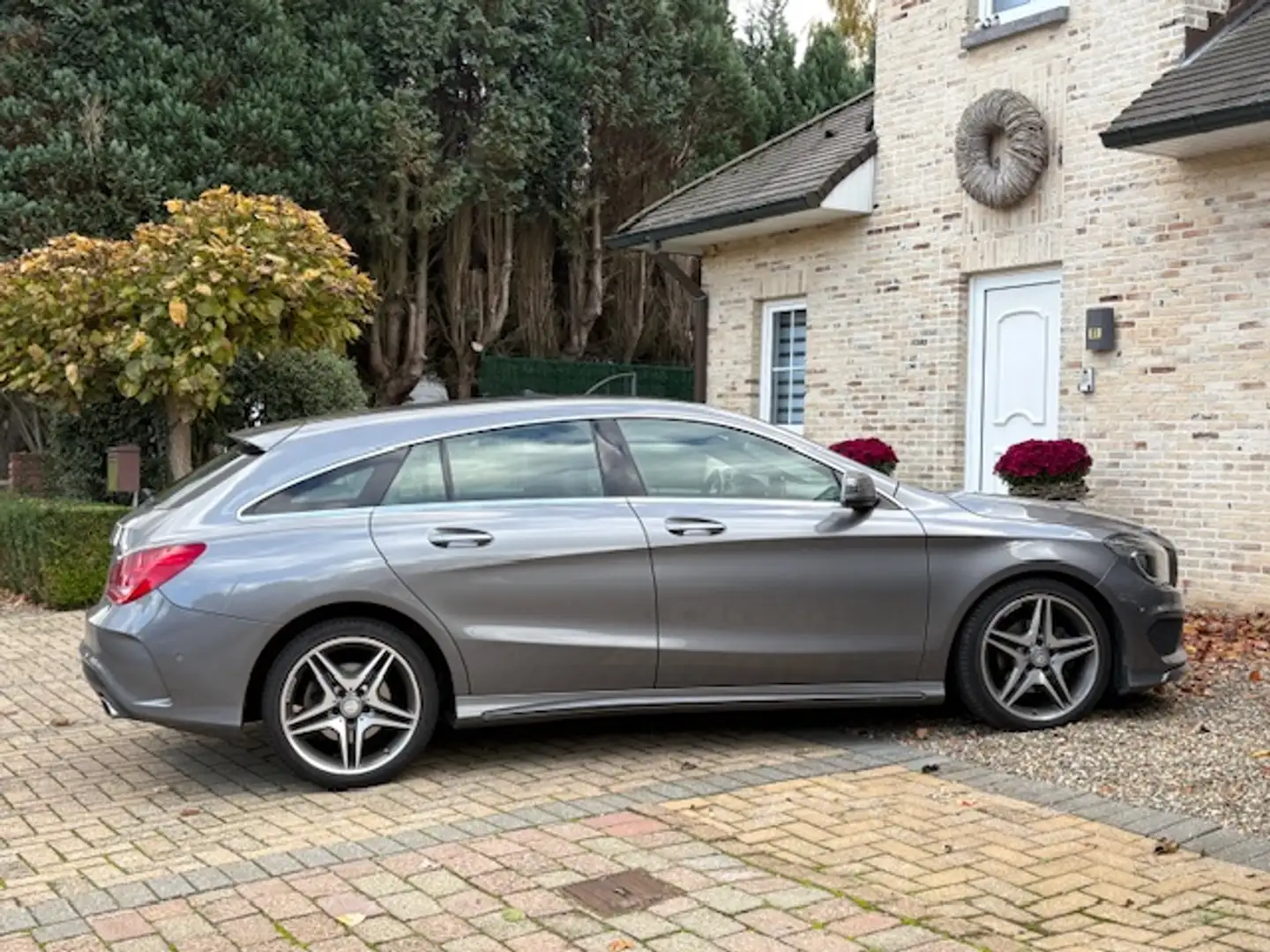 Mercedes-Benz CLA 200 CLA Shooting Brake 200 (CDI) d 4Matic 7G-DCT AMG Line Gris - 1