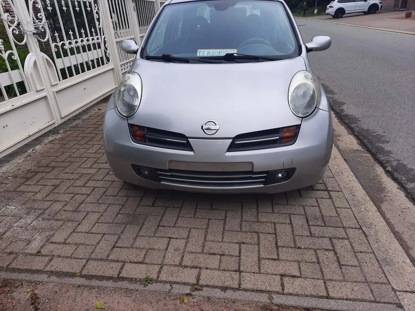 Nissan Micra Micra 1.3 Elegance Серебристый - 2