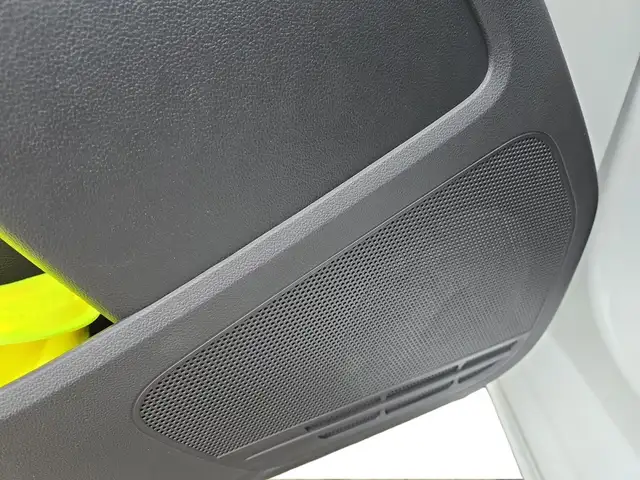 Volkswagen E-Up! view 11
