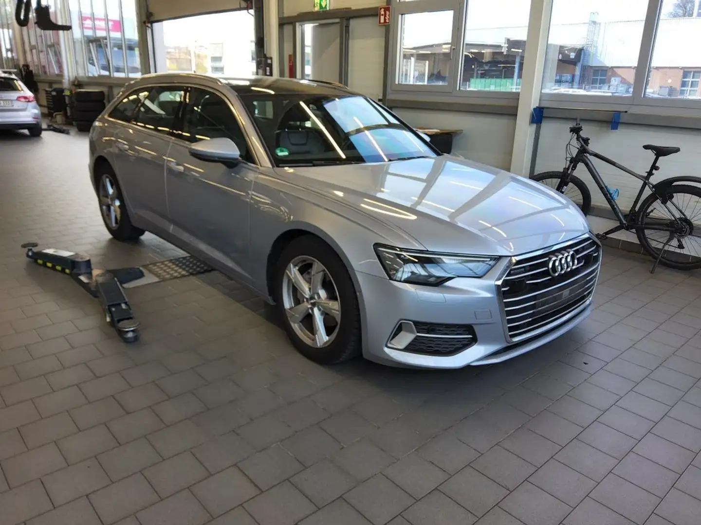 Audi A6 40 TDI quattro sport Pano Virtual Kamera Keyless Plateado - 2