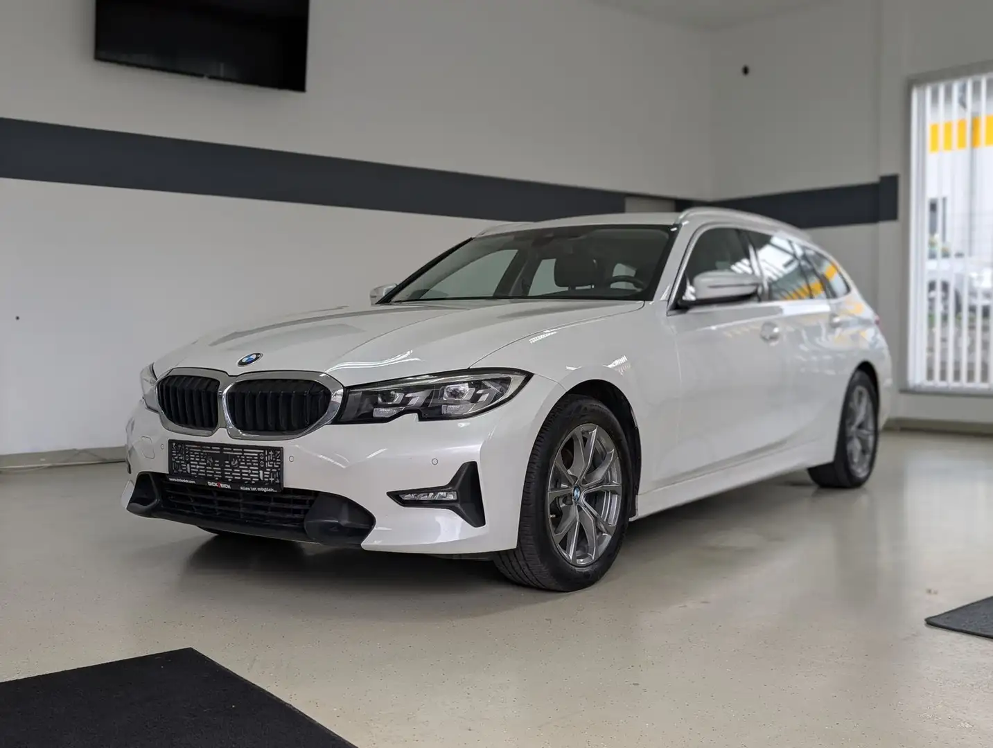 BMW 320 d Sport Line LED TEMP SHZ PDC NAVI APP Wit - 1