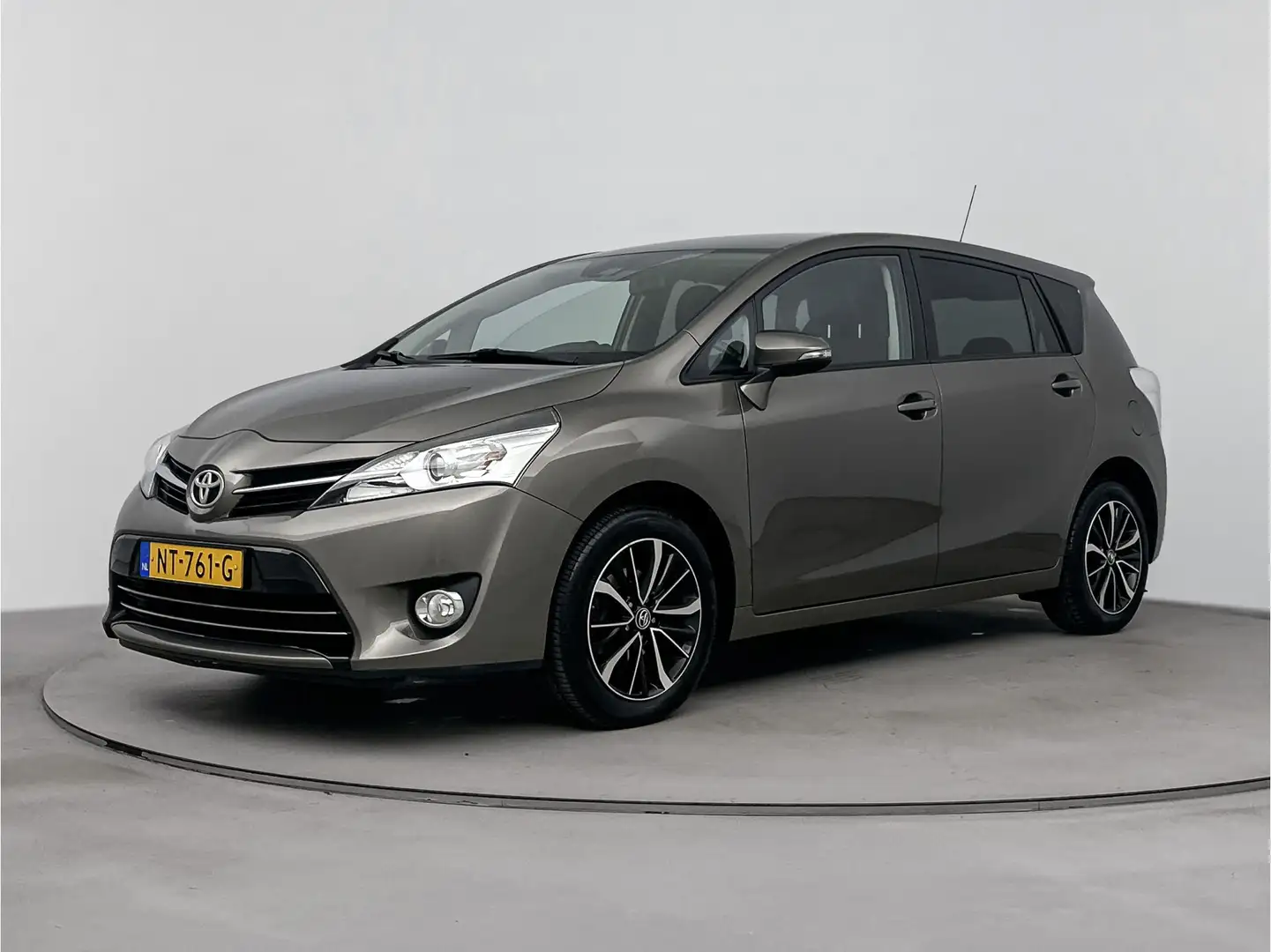 Toyota Verso 1.8 VVT-i Dynamic | LM velgen | Privacy glass | Grijs - 2