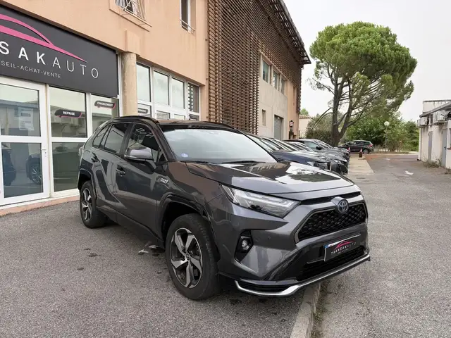 Toyota Rav4 view 3