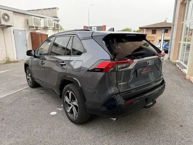 Toyota Rav4 view 6