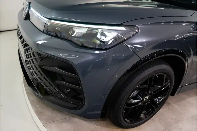 Volkswagen Tiguan view 12