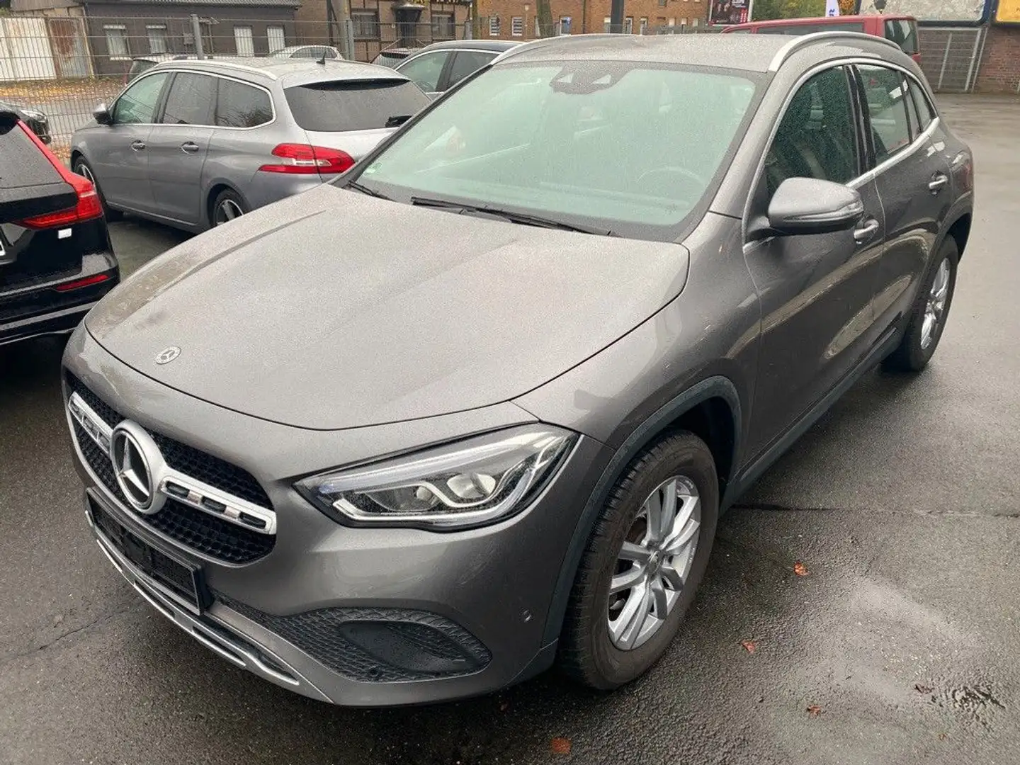 Mercedes-Benz GLA 200 Progressive Grau - 1