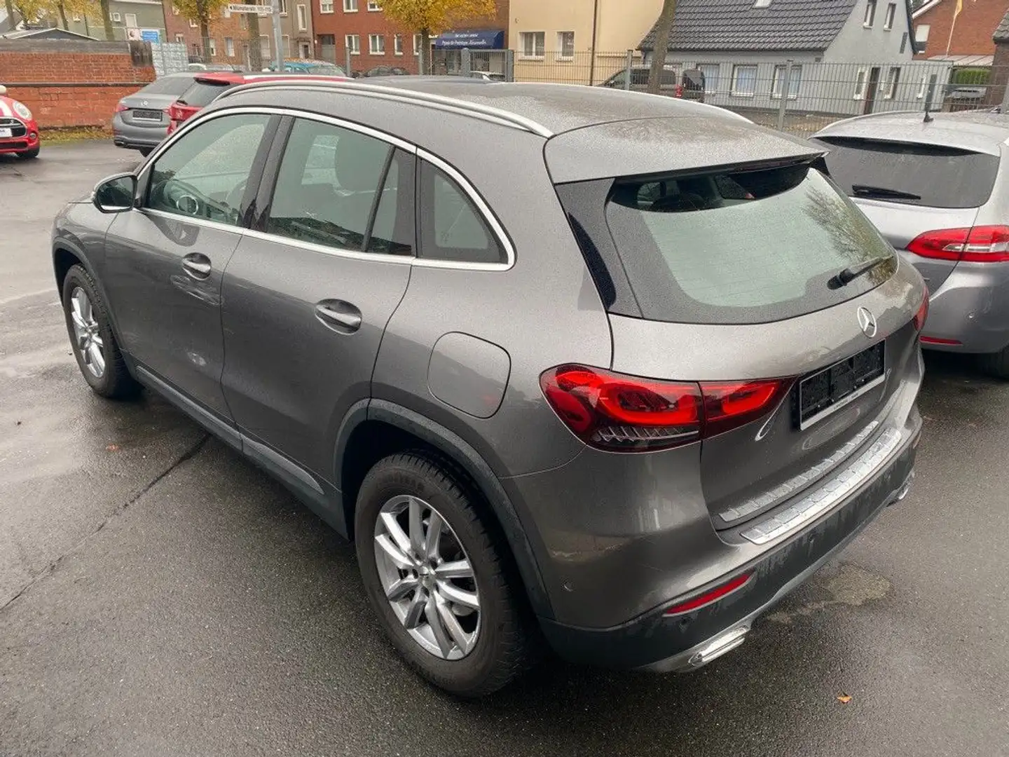 Mercedes-Benz GLA 200 Progressive Grau - 2