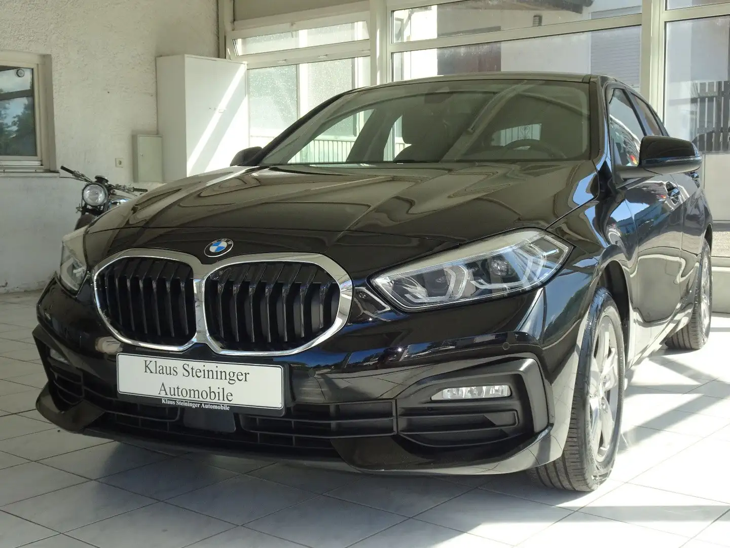 BMW 118 i Advantage Live Cockp. Sitzheiz. Lordosen. Schwarz - 1