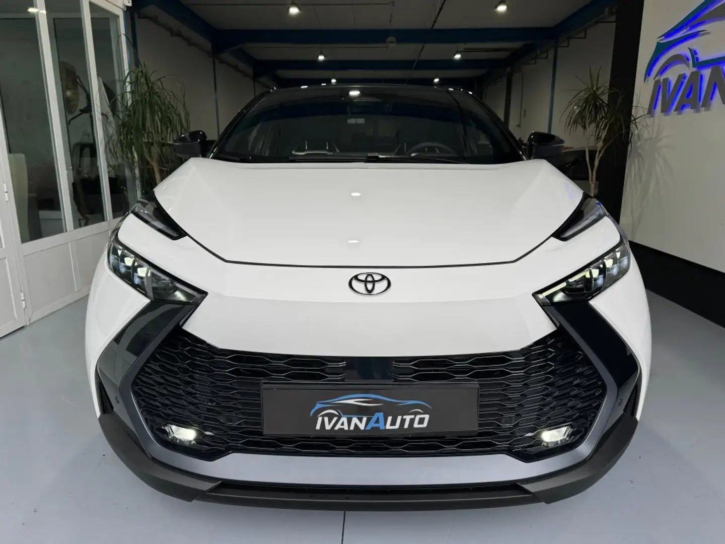 Toyota C-HR 220PH Premiere Edition Blanco - 2