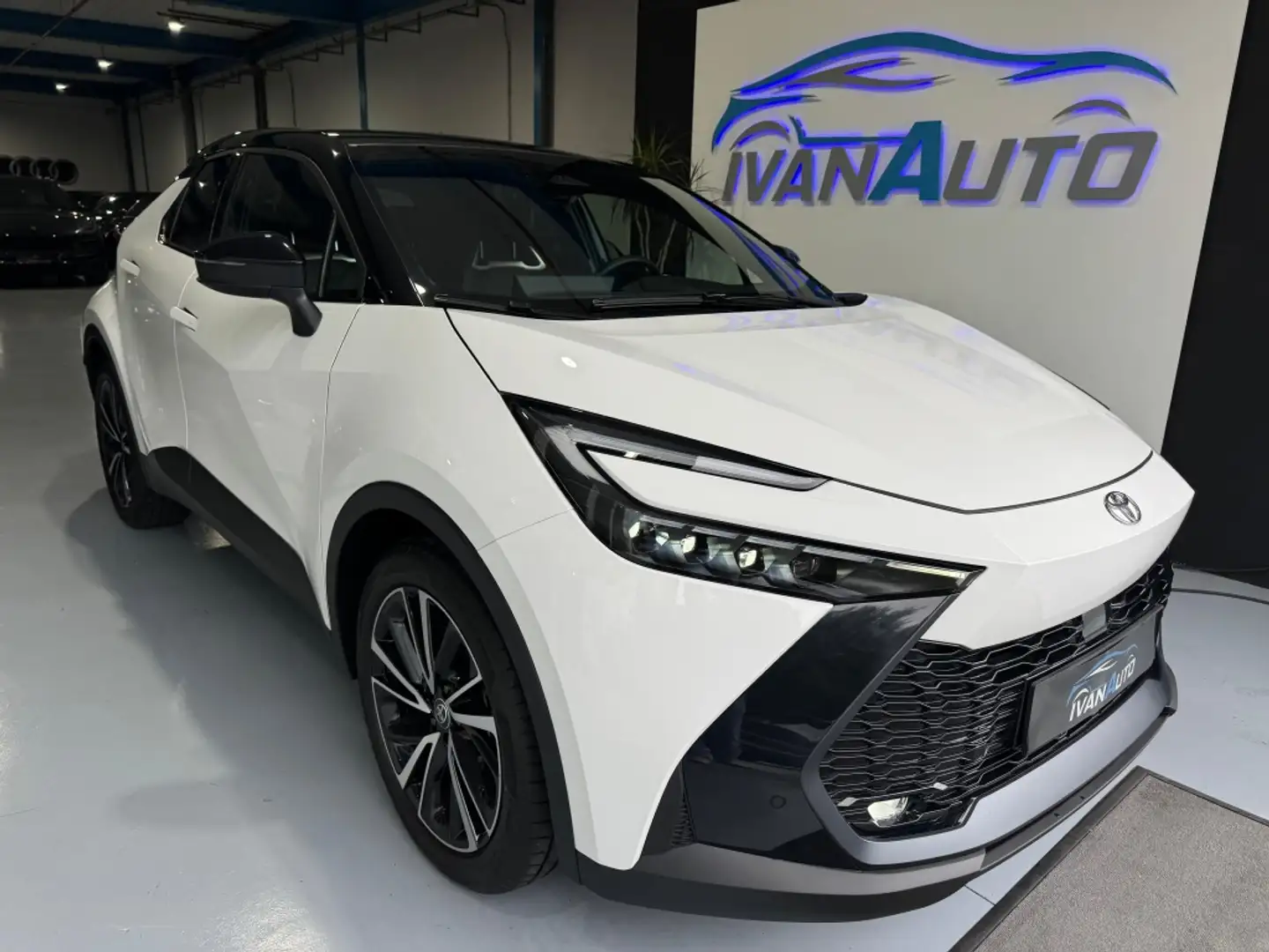Toyota C-HR 220PH Premiere Edition Blanco - 1