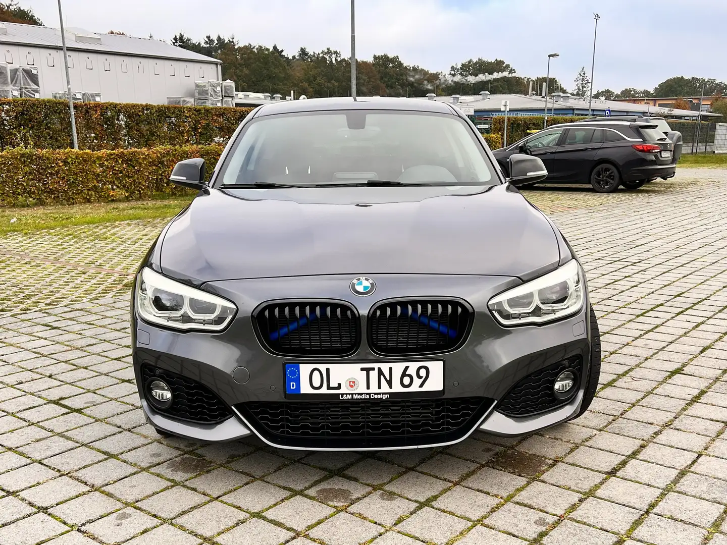 BMW 120 120d Sport Line / M - Paket Grau - 1