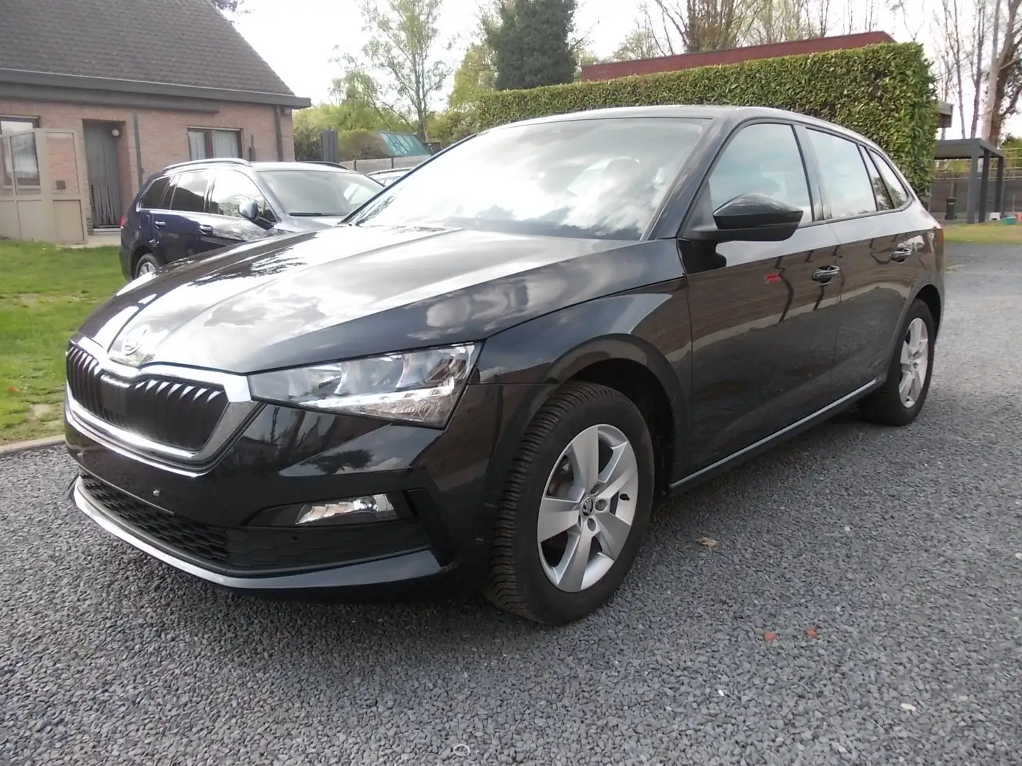 Skoda Scala 1.0 TSI Ambition (EU6AP) LED-CRUISE-CARPLAY-LANE Zwart - 1