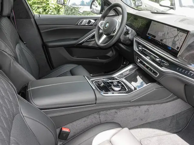 BMW X6 view 5