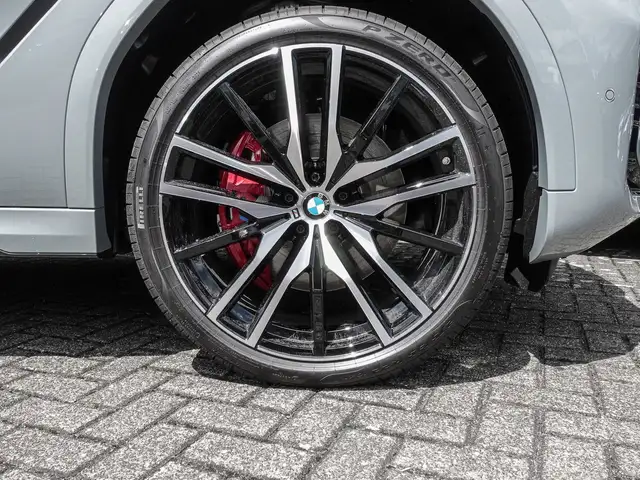 BMW X6 view 4