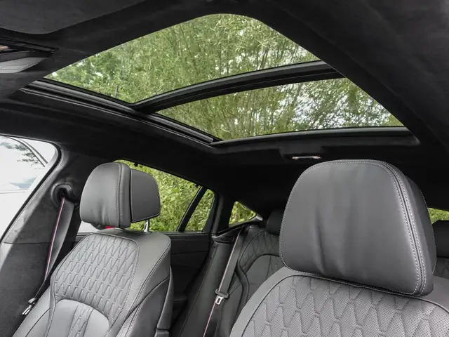 BMW X6 view 3