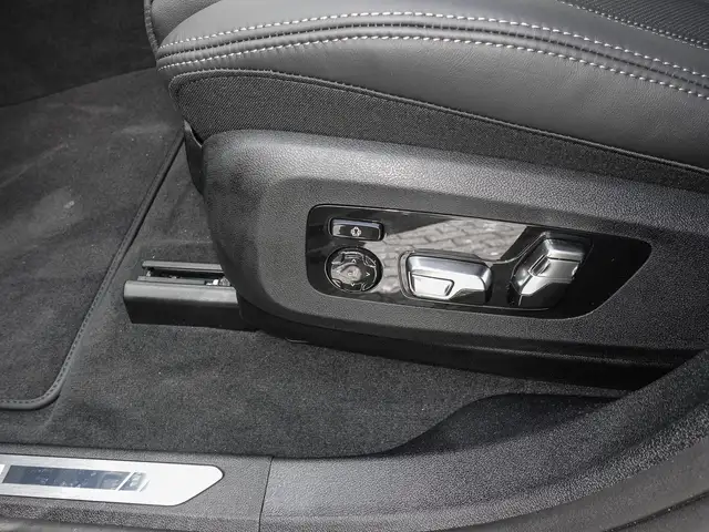 BMW X6 view 14