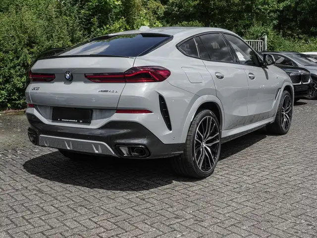 BMW X6 view 2
