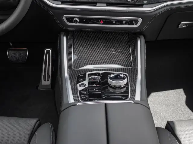 BMW X6 view 11
