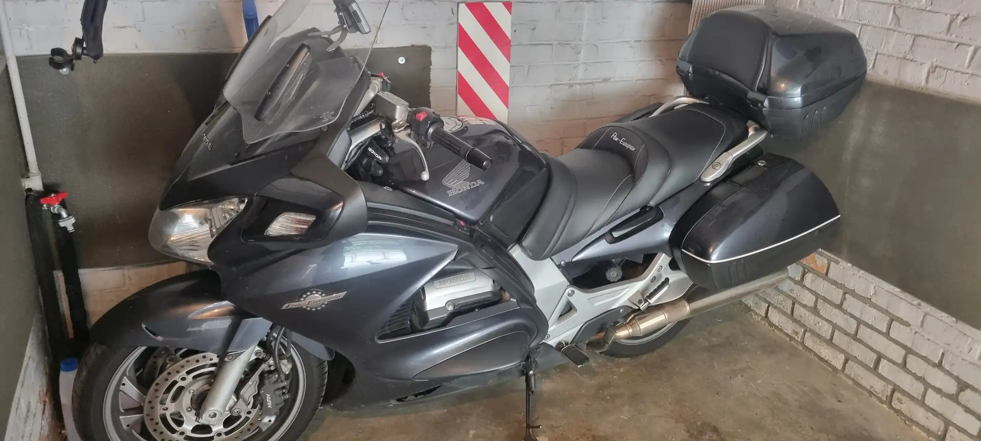 Honda ST 1300 Pan European Gris - 1