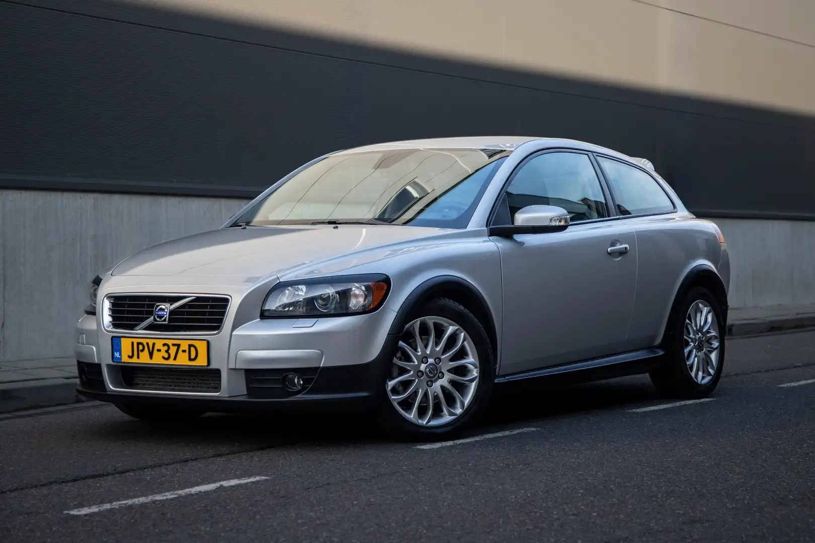 Volvo C30 2.4 D5 Momentum | 159.000KM | Stoelverwarming | Xe Silber - 1