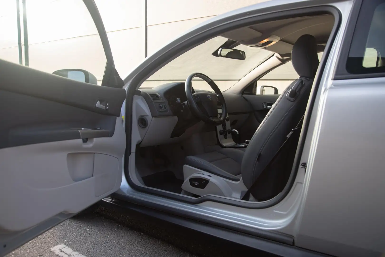 Volvo C30 2.4 D5 Momentum | 159.000KM | Stoelverwarming | Xe Silber - 2