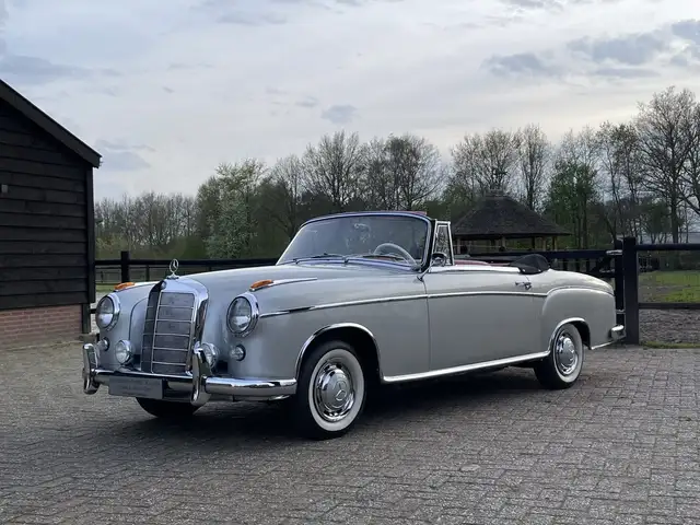 Mercedes-Benz 220 S Cabriolet , Gerestaureerd