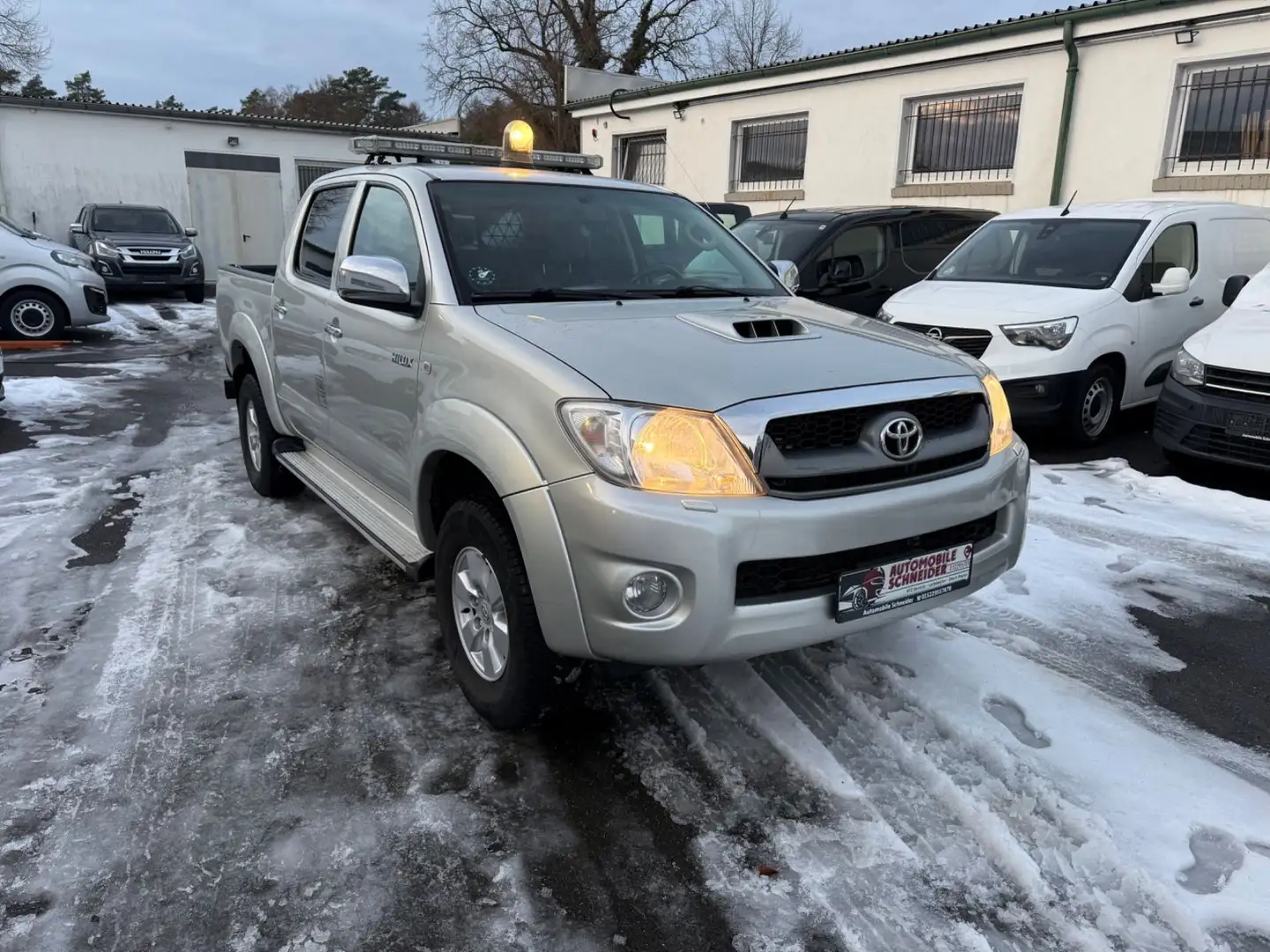 Toyota Hilux Double Cab Life 4x4 Silber - 1
