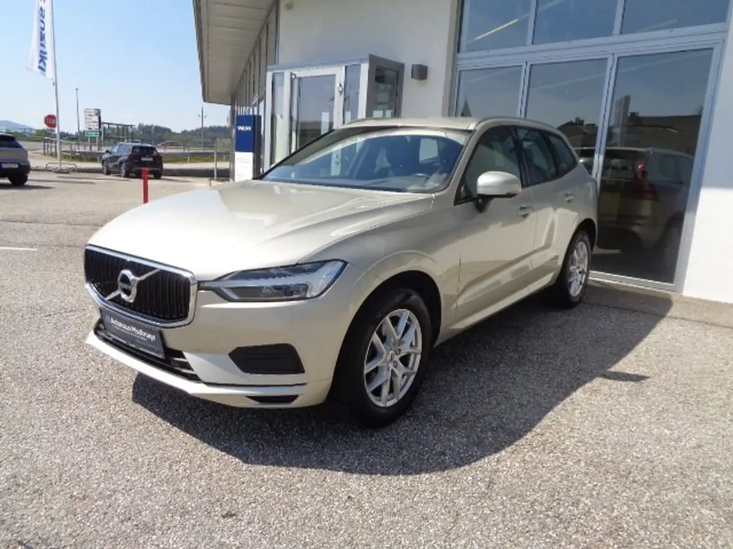 Volvo XC60 Momentum AWD *ERSTBESITZ* - 2