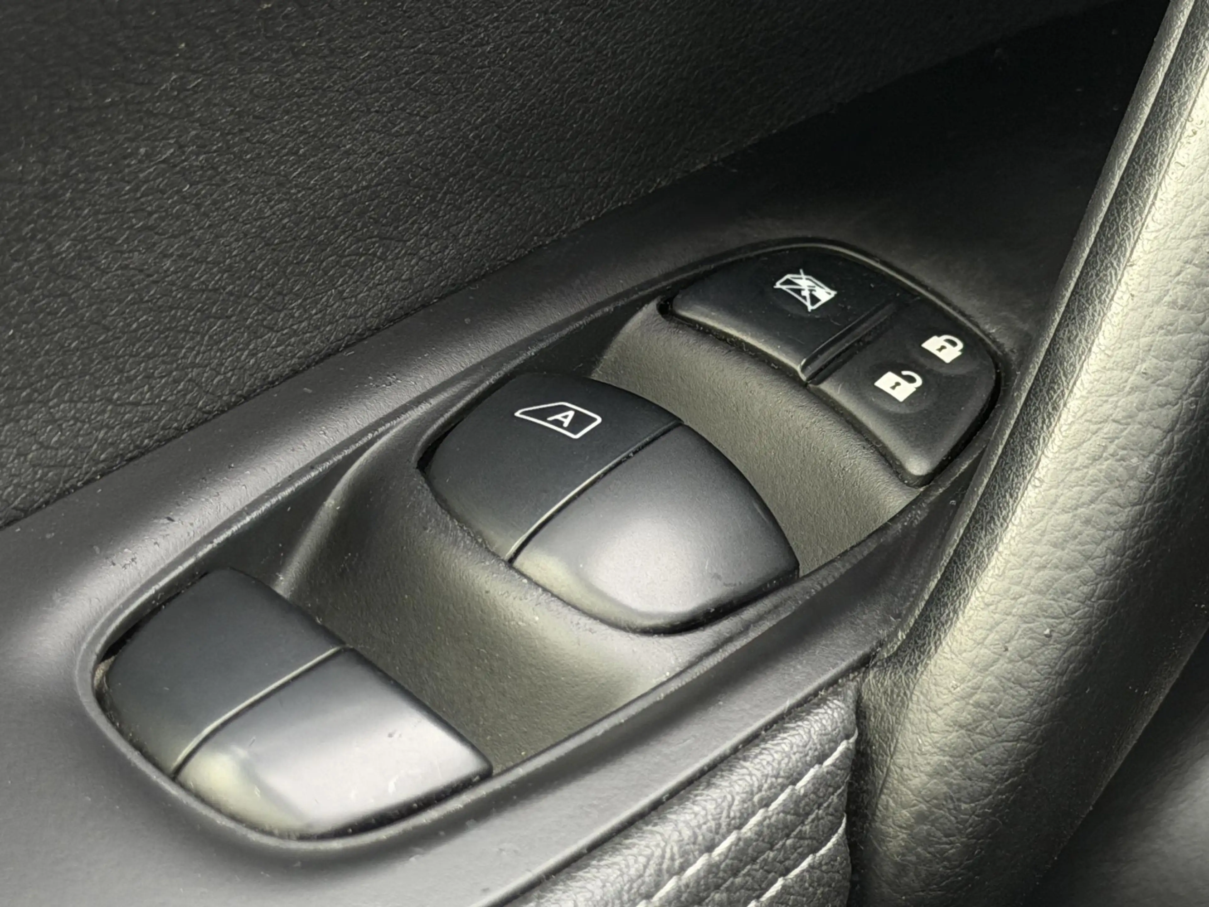 Nissan Qashqai 1.2 Business Edition|Pano Dak|Leer|360*Cam — photo 28