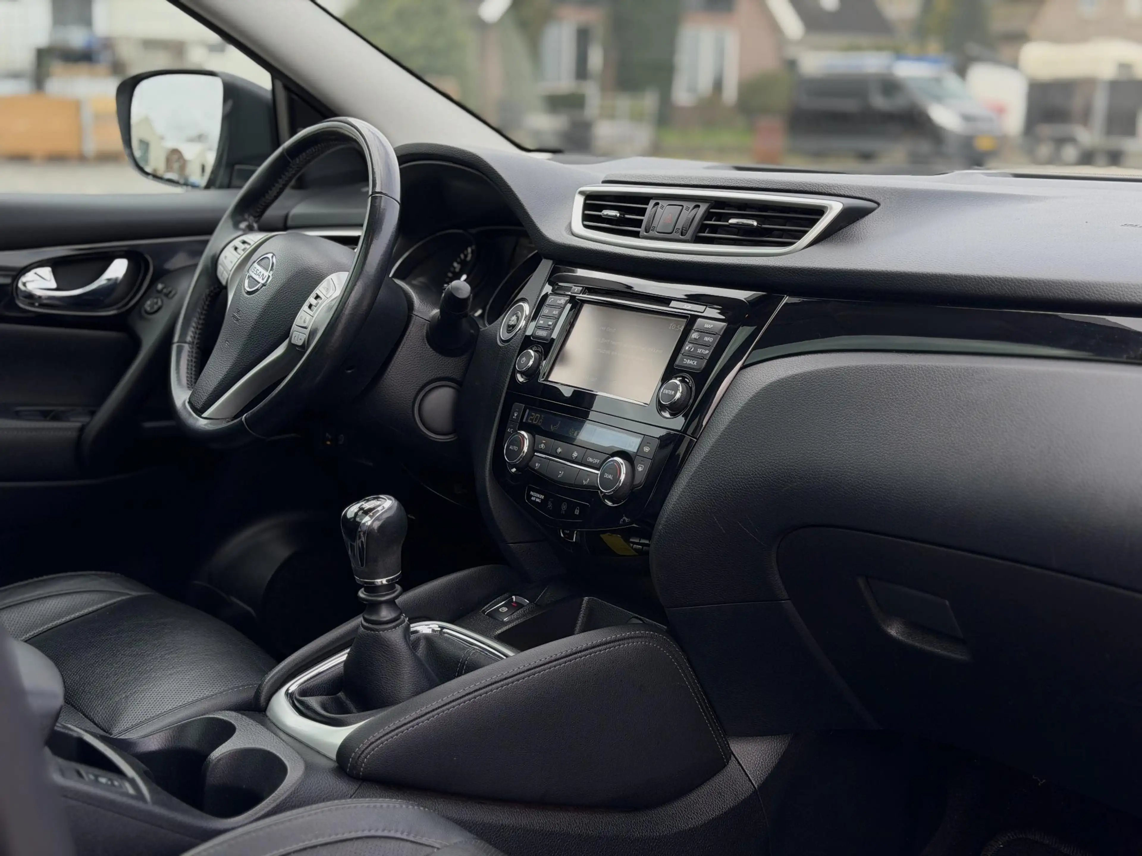 Nissan Qashqai 1.2 Business Edition|Pano Dak|Leer|360*Cam — photo 12