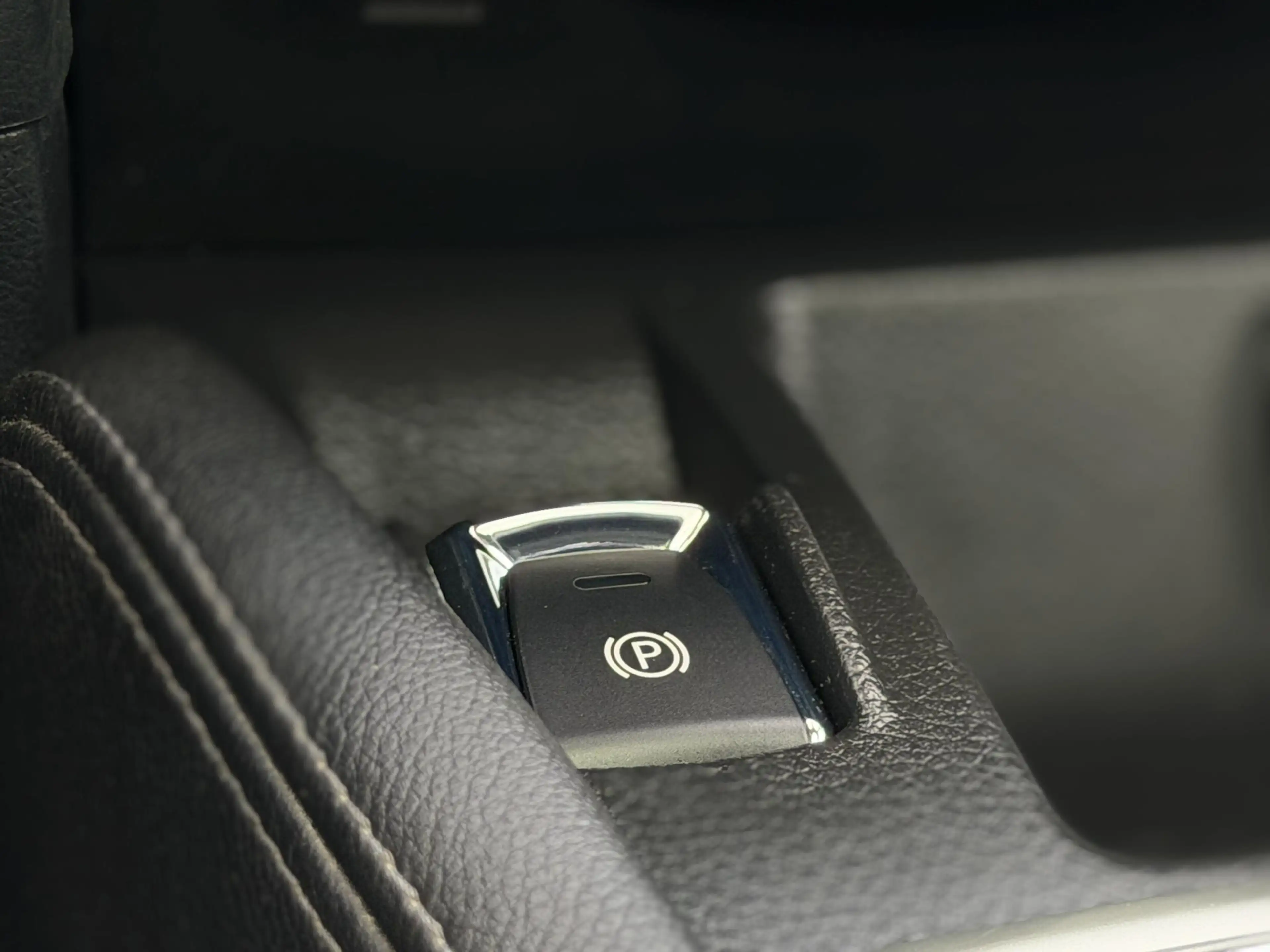Nissan Qashqai 1.2 Business Edition|Pano Dak|Leer|360*Cam — photo 27
