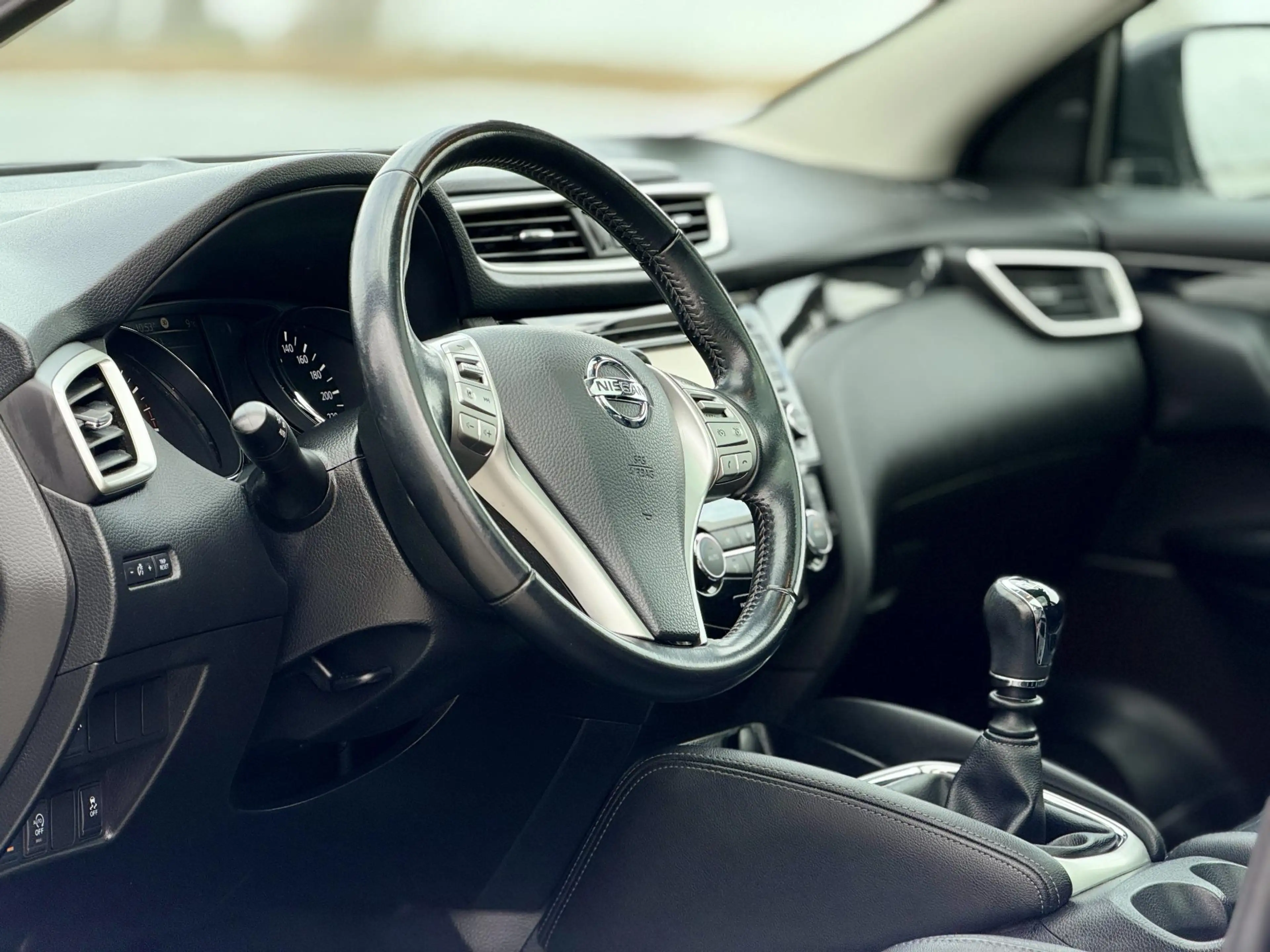 Nissan Qashqai 1.2 Business Edition|Pano Dak|Leer|360*Cam — photo 10