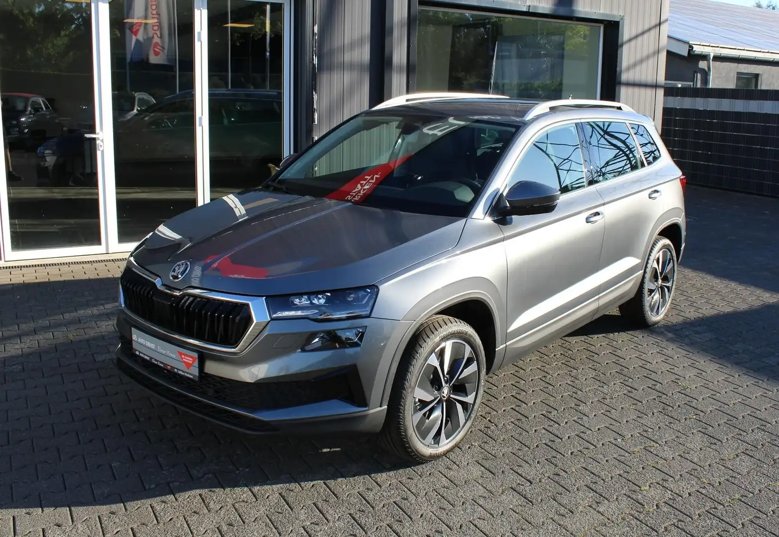 Skoda Karoq Skoda Karoq Top Selection 130Jahre 1.5 TSI, DSG Grau - 1