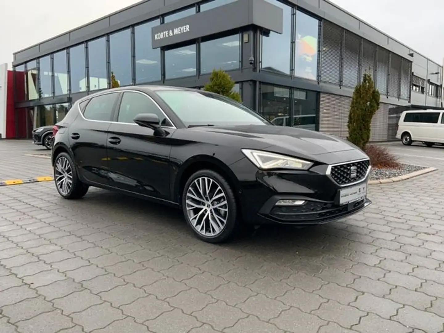 SEAT Leon Xcellence 1.5TSI 6-Gang+ACC+Navi+Sitzhzg Negro - 2