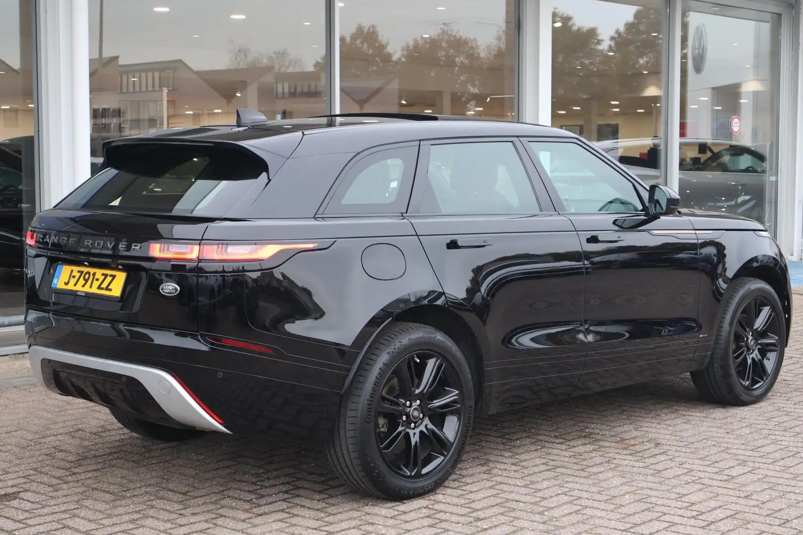 Land Rover Range Rover Velar 2.0 P250 Turbo AWD HSE | Trekhaak | Memory stoelen Noir - 2