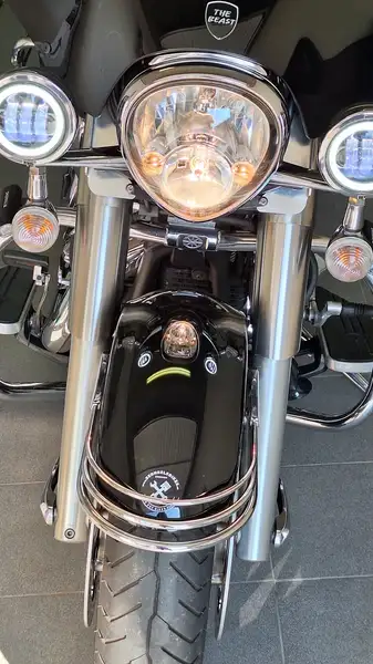 Yamaha XV 1900 - foto 2