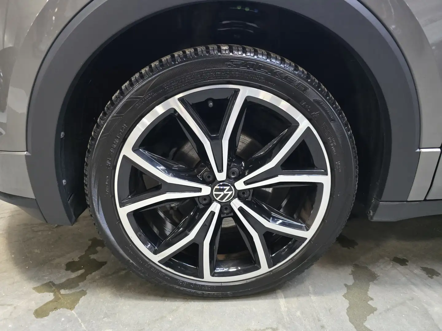 Volkswagen T-Cross 1.0 TSI Style Business R LED Navi Clima Camera Cru Grijs - 2