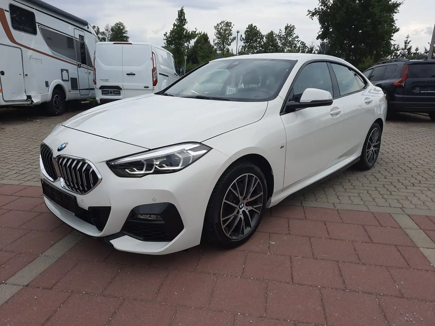 BMW 218 i Gran Coupe M-Sport Navi LED SHZ DAB Weiß - 2