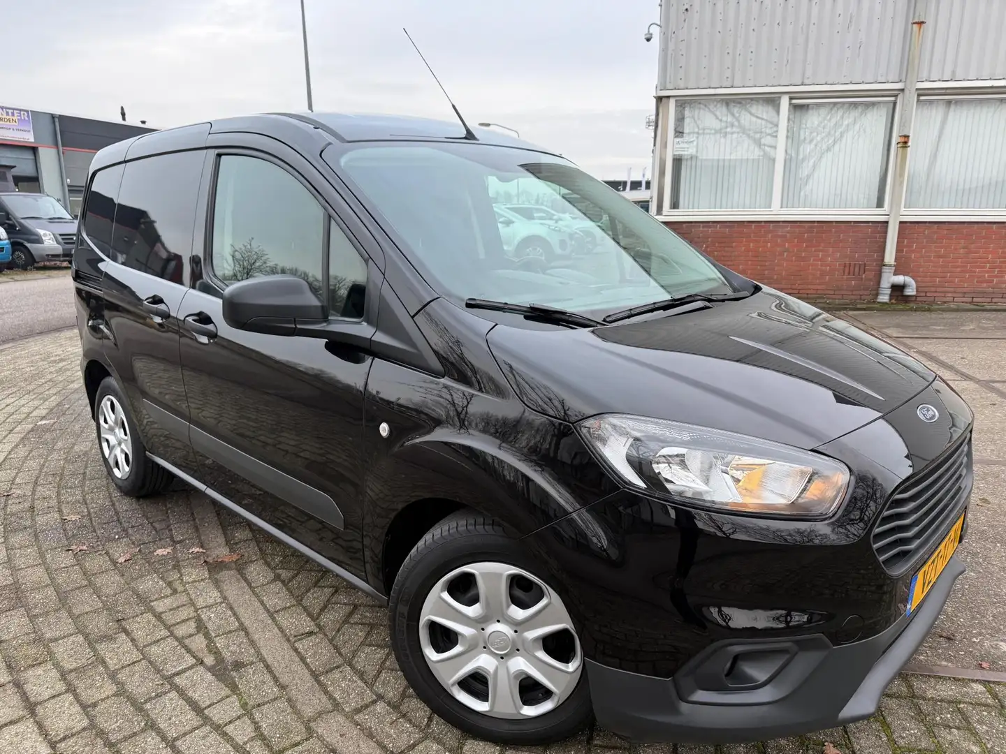 Ford Transit Courier 1.0 Trend EcoBoost 2023 S&S NAVI CAMERA NAP LUX Noir - 2
