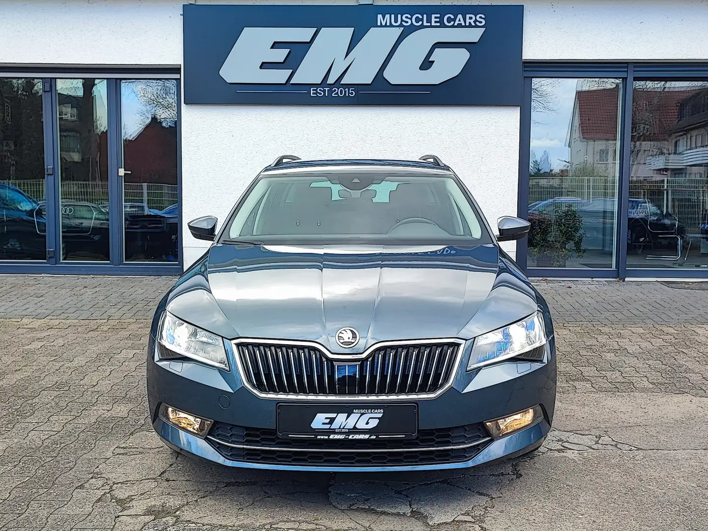 Skoda Superb Combi 2.0 TDI Ambition*NAVI*ACC*SHZ*AHK* Grey - 2