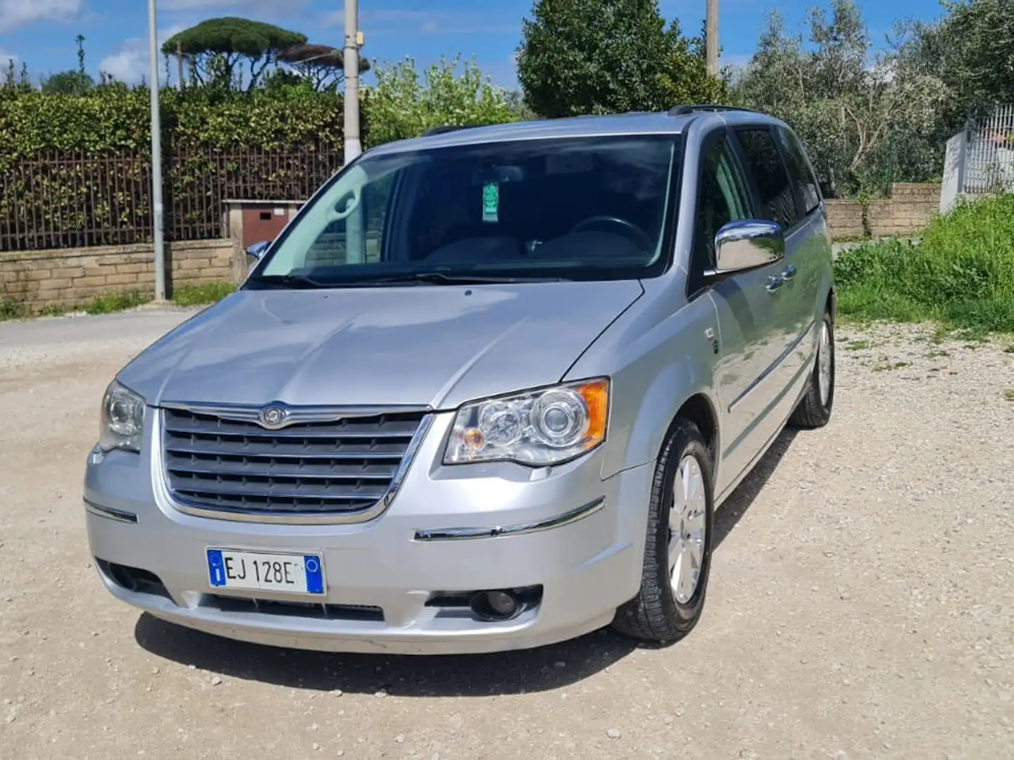 Chrysler Grand Voyager 2.8 crd Limited auto dpf Plateado - 1